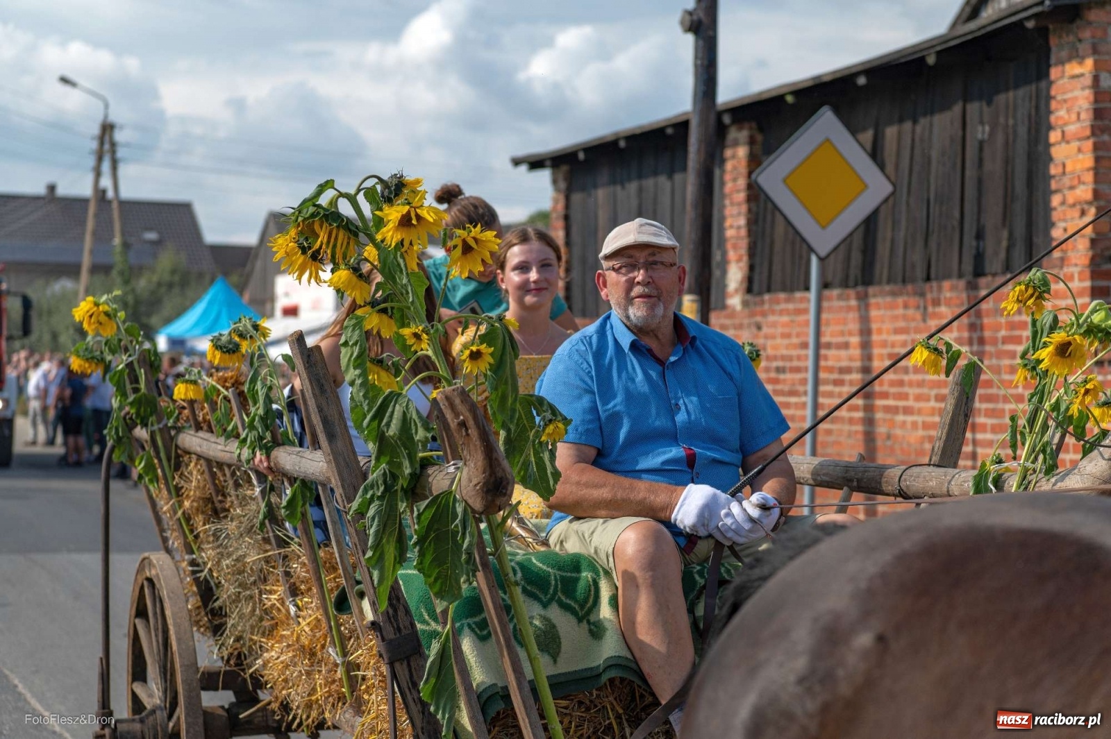 Zdjęcie w galerii na portalu naszraciborz.pl: Parada zabytkowych ciągników i maszyn rolniczych [FOTO i WIDEO] wiadomości z regionu