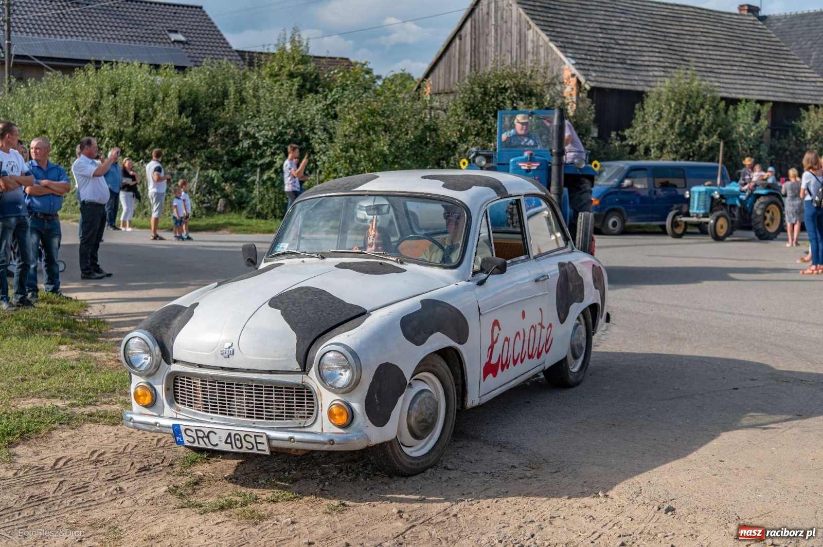 Zdjęcie w galerii na portalu naszraciborz.pl: Parada zabytkowych ciągników i maszyn rolniczych [FOTO i WIDEO] wiadomości z regionu
