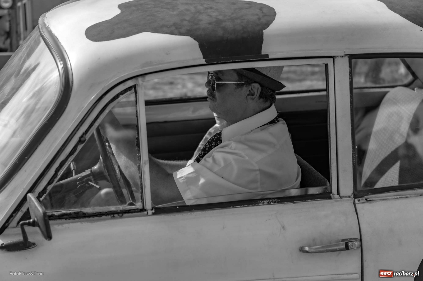 Zdjęcie w galerii na portalu naszraciborz.pl: Parada zabytkowych ciągników i maszyn rolniczych [FOTO i WIDEO] wiadomości z regionu