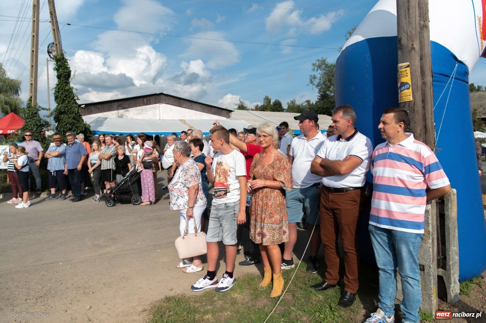Zdjęcie w galerii na portalu naszraciborz.pl: Parada zabytkowych ciągników i maszyn rolniczych [FOTO i WIDEO] wiadomości z regionu