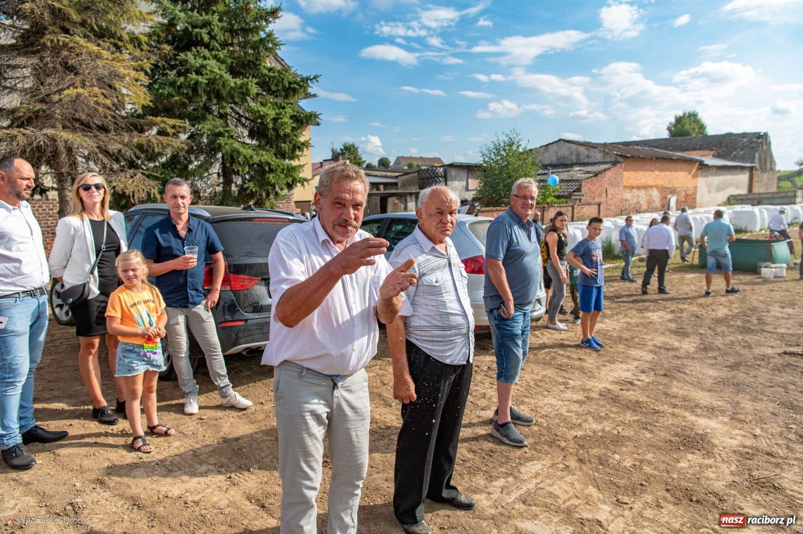 Zdjęcie w galerii na portalu naszraciborz.pl: Parada zabytkowych ciągników i maszyn rolniczych [FOTO i WIDEO] wiadomości z regionu