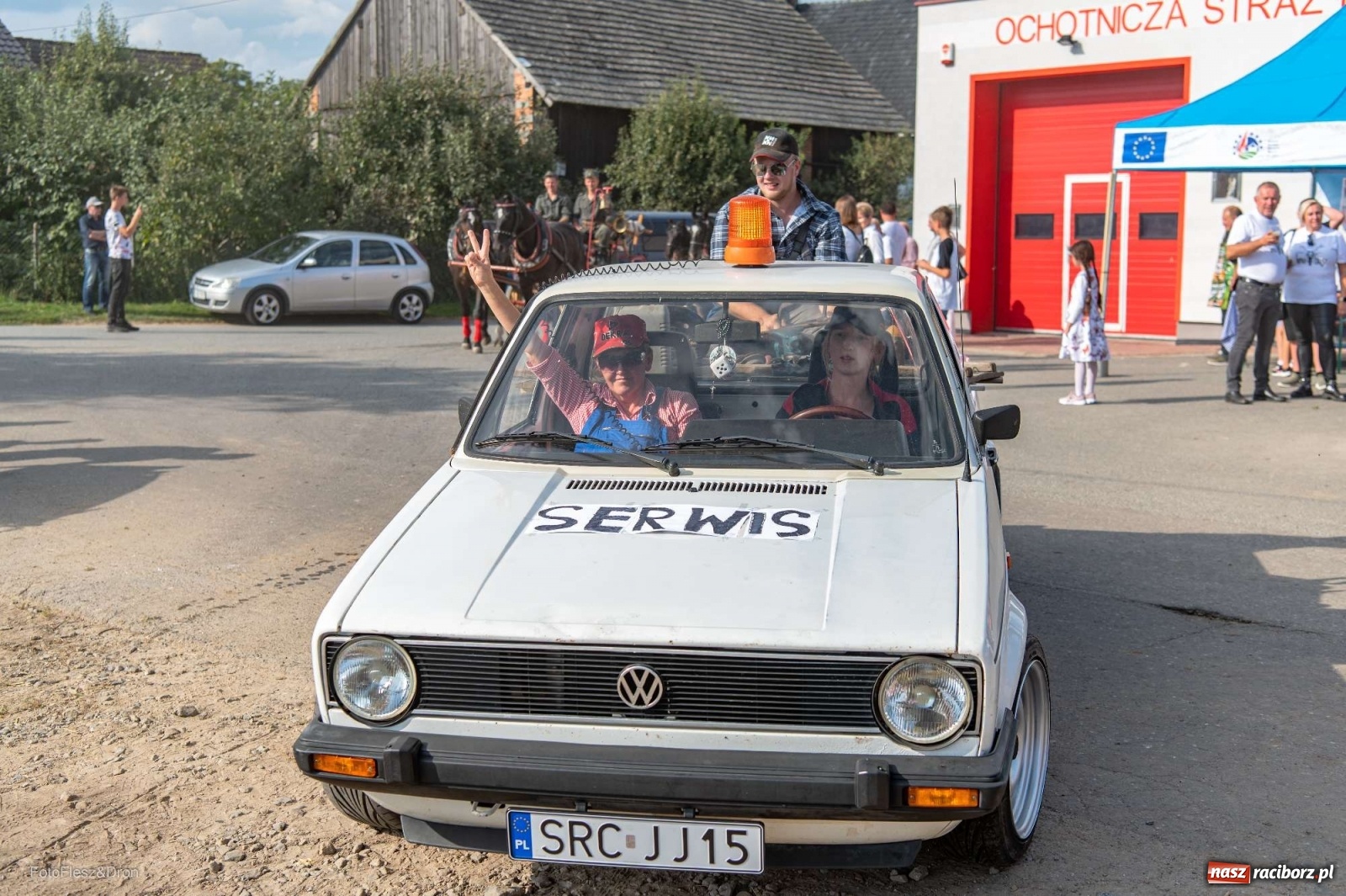 Zdjęcie w galerii na portalu naszraciborz.pl: Parada zabytkowych ciągników i maszyn rolniczych [FOTO i WIDEO] wiadomości z regionu