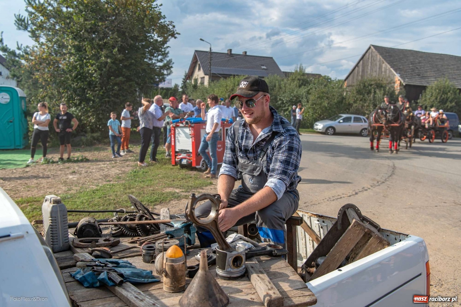 Zdjęcie w galerii na portalu naszraciborz.pl: Parada zabytkowych ciągników i maszyn rolniczych [FOTO i WIDEO] wiadomości z regionu