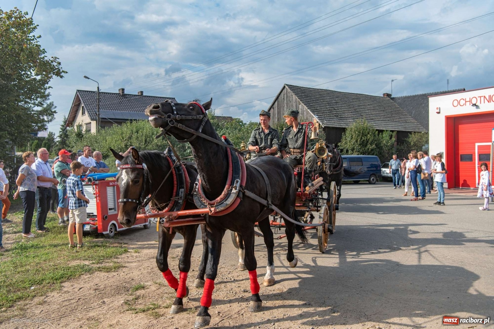 Zdjęcie w galerii na portalu naszraciborz.pl: Parada zabytkowych ciągników i maszyn rolniczych [FOTO i WIDEO] wiadomości z regionu