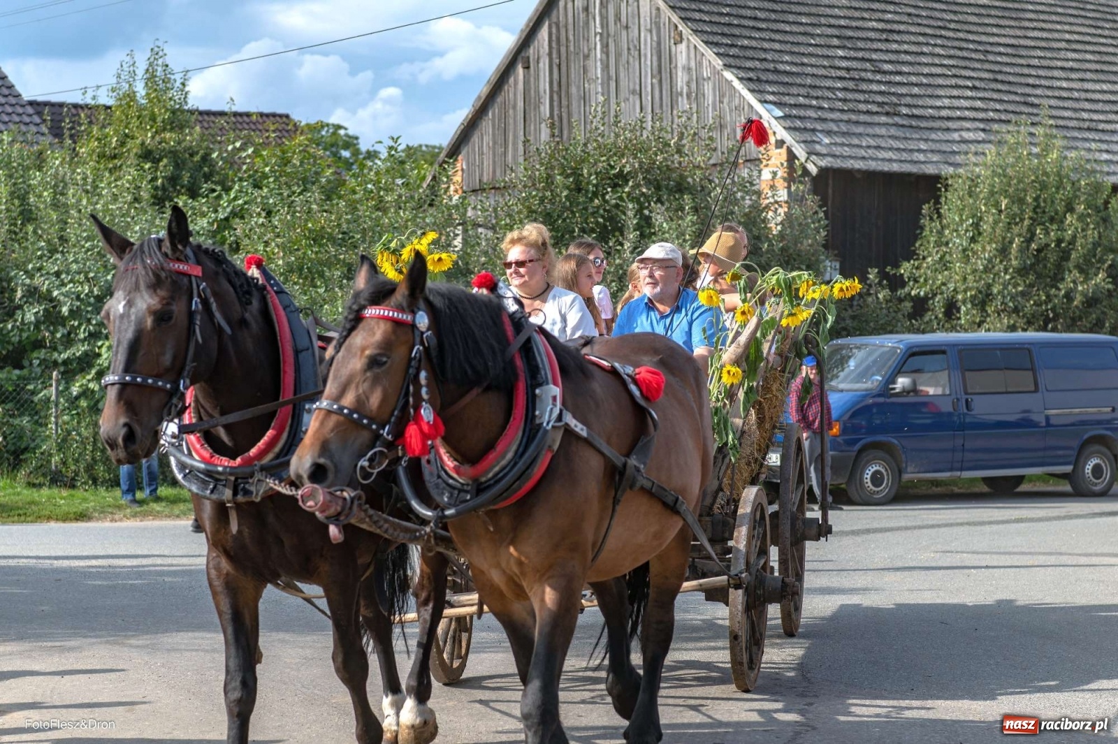Zdjęcie w galerii na portalu naszraciborz.pl: Parada zabytkowych ciągników i maszyn rolniczych [FOTO i WIDEO] wiadomości z regionu