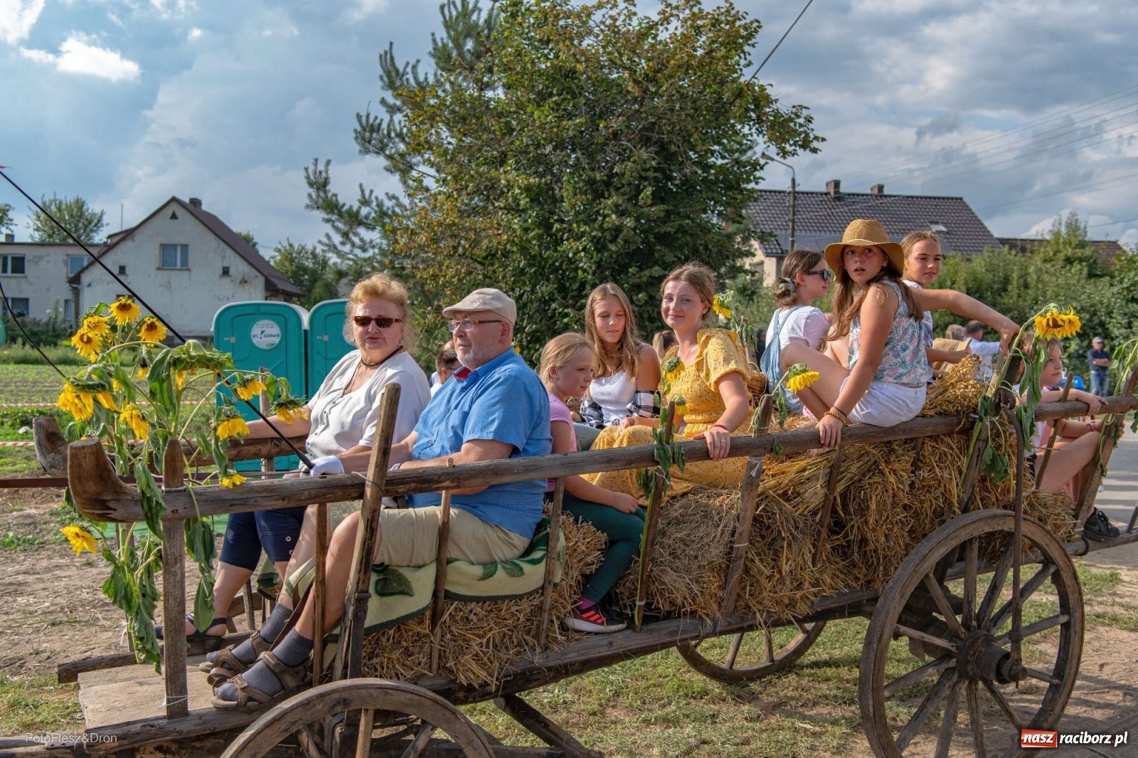 Zdjęcie w galerii na portalu naszraciborz.pl: Parada zabytkowych ciągników i maszyn rolniczych [FOTO i WIDEO] wiadomości z regionu