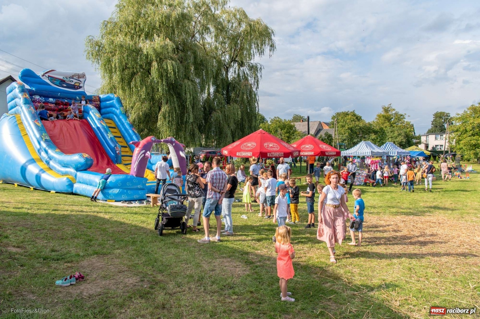 Zdjęcie w galerii na portalu naszraciborz.pl: Parada zabytkowych ciągników i maszyn rolniczych [FOTO i WIDEO] wiadomości z regionu