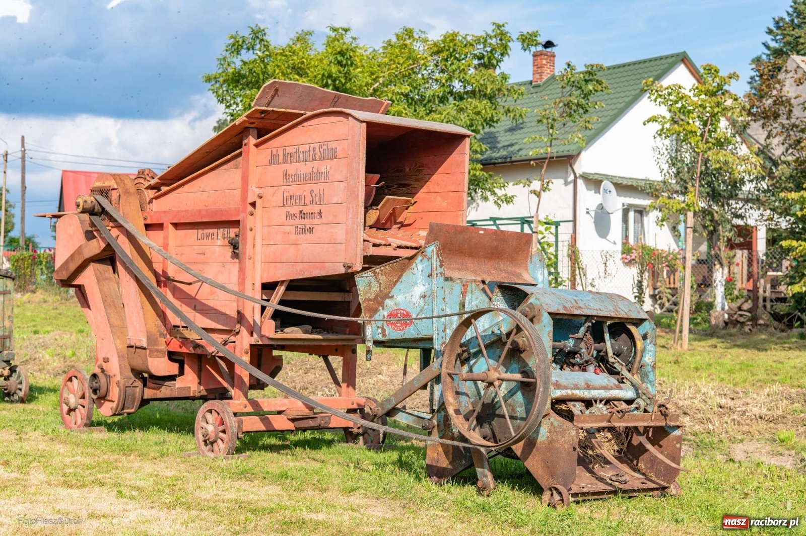 Zdjęcie w galerii na portalu naszraciborz.pl: Parada zabytkowych ciągników i maszyn rolniczych [FOTO i WIDEO] wiadomości z regionu