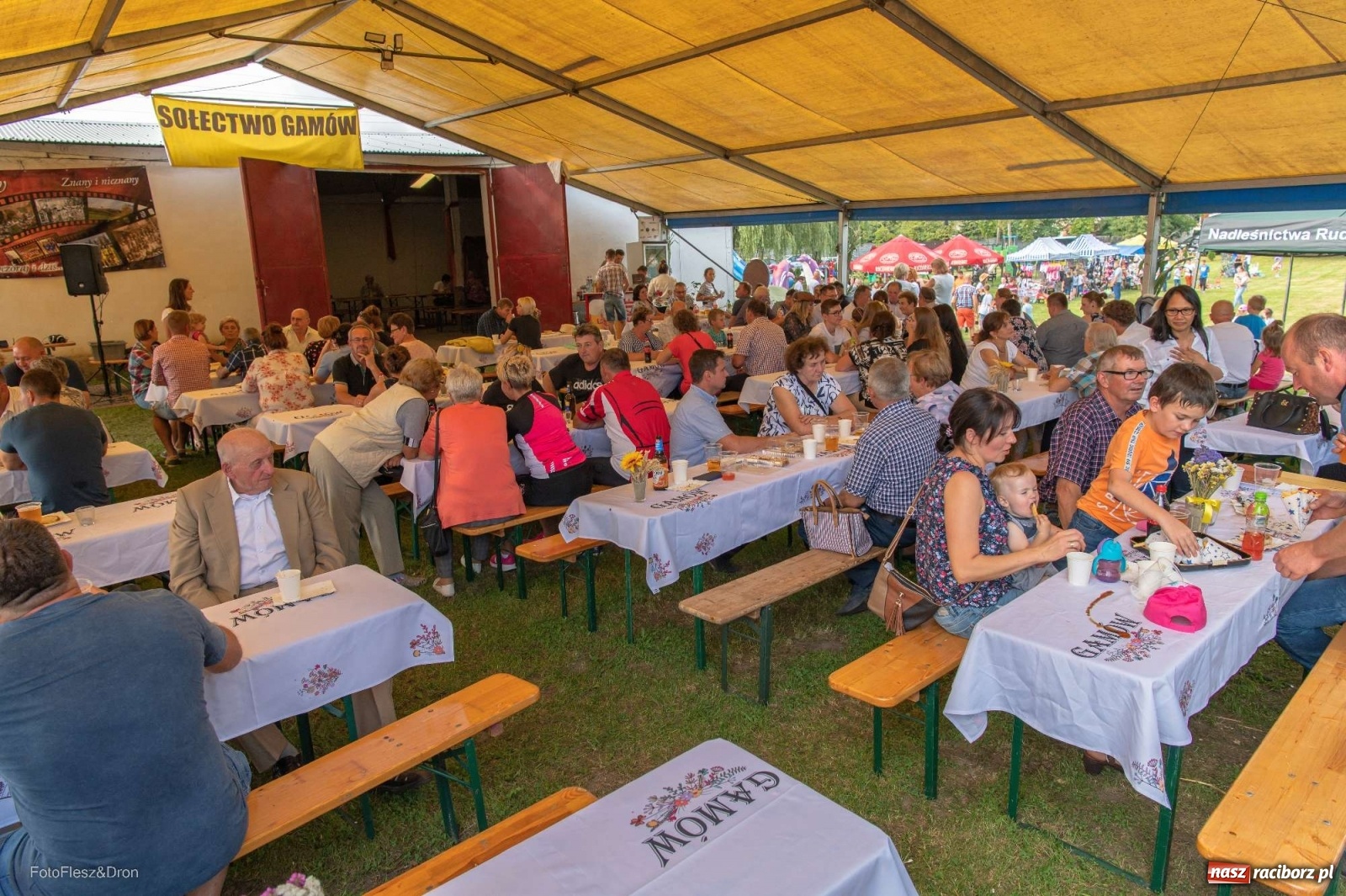 Zdjęcie w galerii na portalu naszraciborz.pl: Parada zabytkowych ciągników i maszyn rolniczych [FOTO i WIDEO] wiadomości z regionu