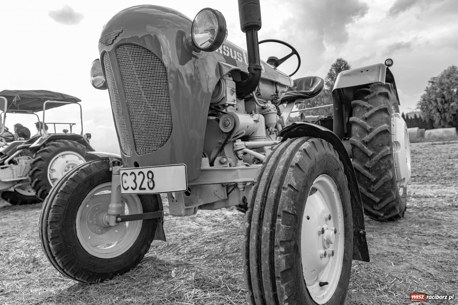 Zdjęcie w galerii na portalu naszraciborz.pl: Parada zabytkowych ciągników i maszyn rolniczych [FOTO i WIDEO] wiadomości z regionu