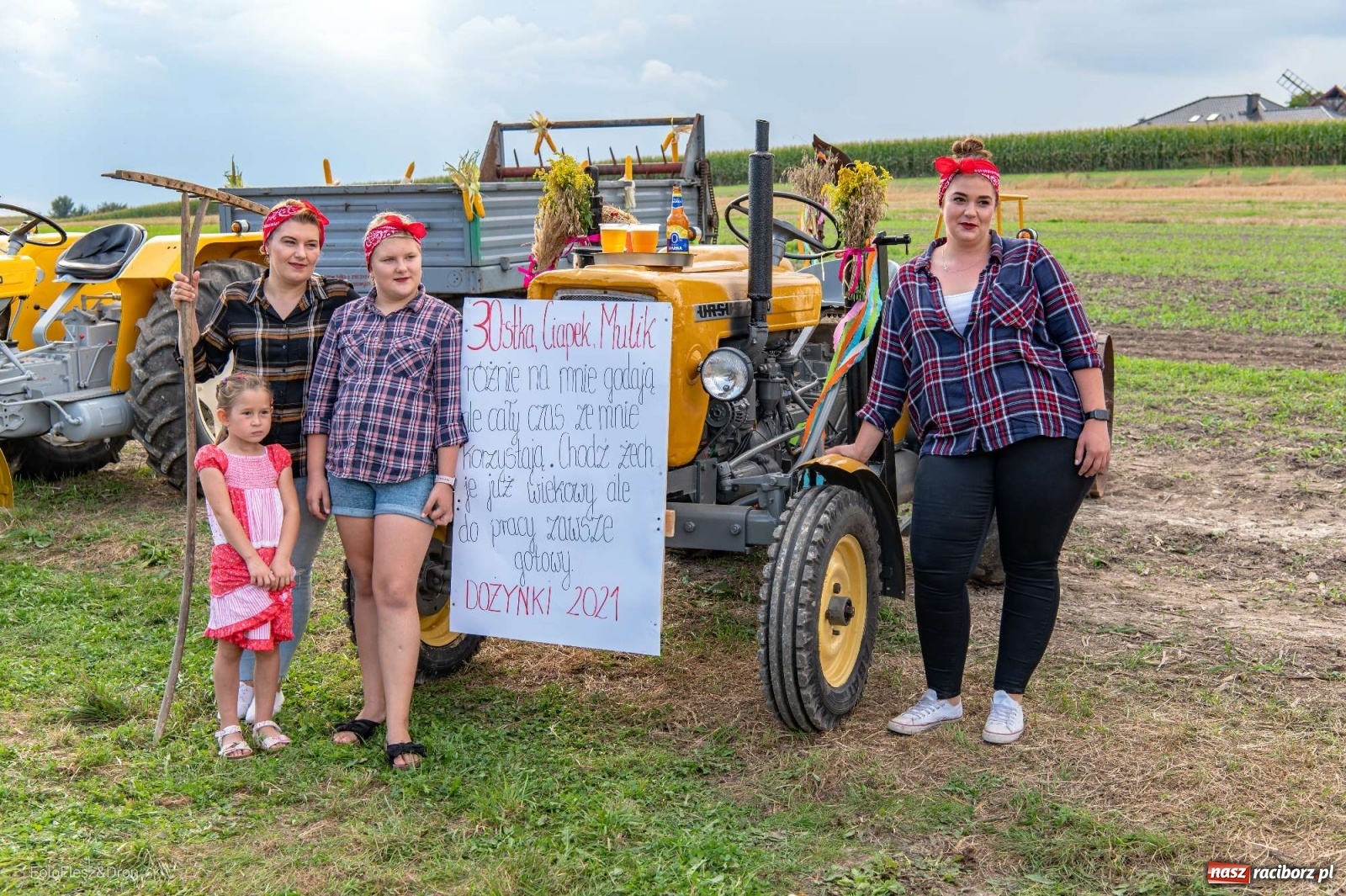 Zdjęcie w galerii na portalu naszraciborz.pl: Parada zabytkowych ciągników i maszyn rolniczych [FOTO i WIDEO] wiadomości z regionu