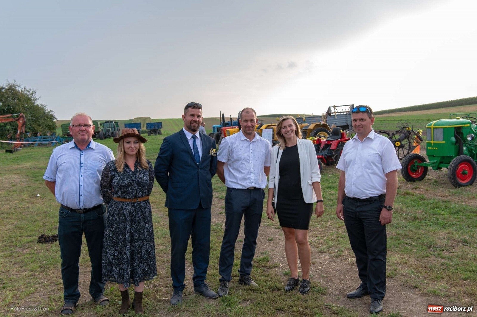 Zdjęcie w galerii na portalu naszraciborz.pl: Parada zabytkowych ciągników i maszyn rolniczych [FOTO i WIDEO] wiadomości z regionu
