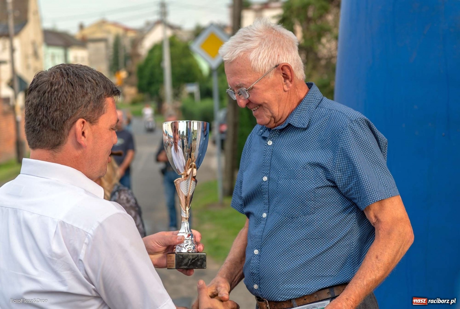 Zdjęcie w galerii na portalu naszraciborz.pl: Parada zabytkowych ciągników i maszyn rolniczych [FOTO i WIDEO] wiadomości z regionu