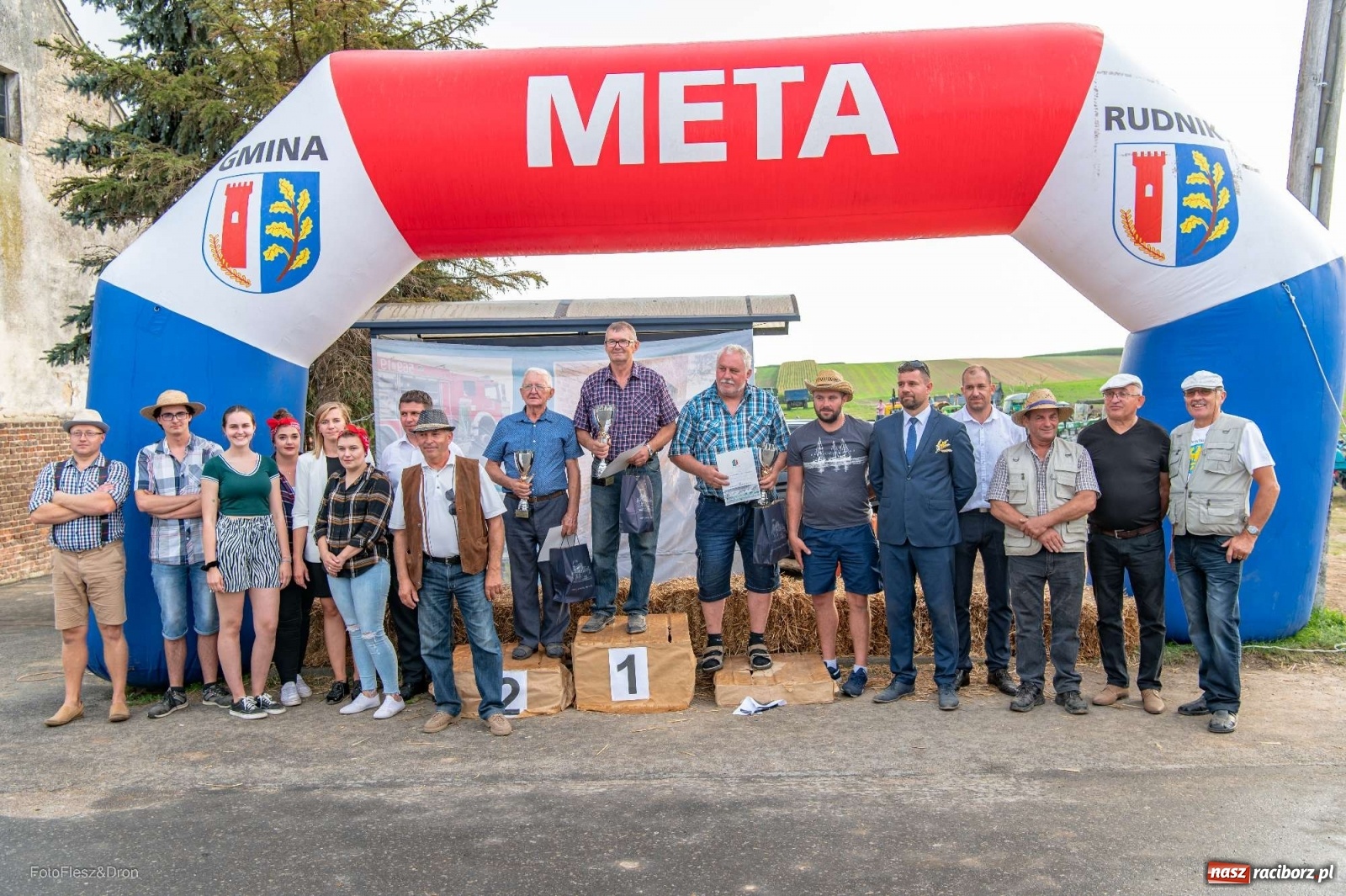 Zdjęcie w galerii na portalu naszraciborz.pl: Parada zabytkowych ciągników i maszyn rolniczych [FOTO i WIDEO] wiadomości z regionu