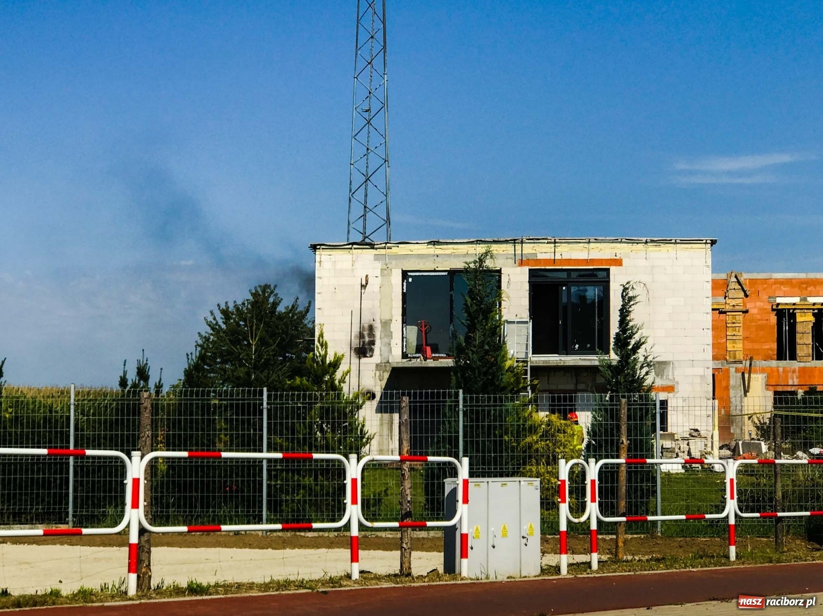 Zdjęcie w galerii na portalu naszraciborz.pl: Pożar na budowie przy Ocickiej [FOTO] wiadomości z regionu
