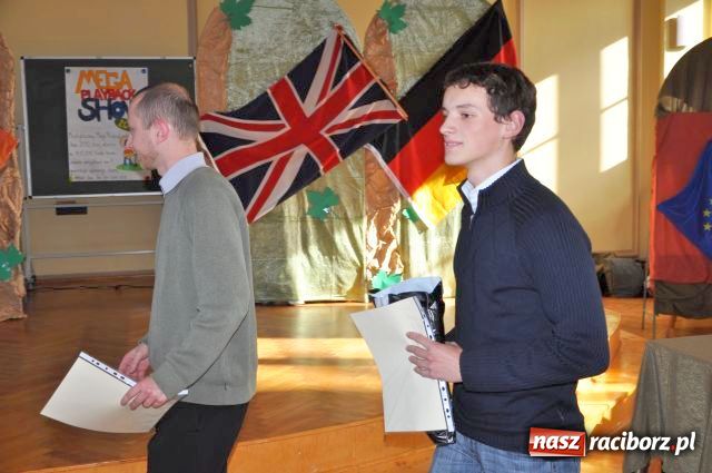 Zdjęcie w galerii na portalu naszraciborz.pl: Nie poprzestają na wkuwaniu słówek wiadomości z regionu