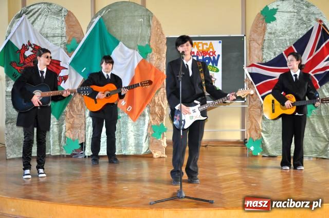 Zdjęcie w galerii na portalu naszraciborz.pl: Nie poprzestają na wkuwaniu słówek wiadomości z regionu