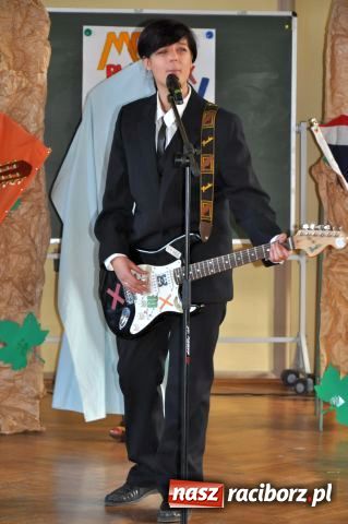 Zdjęcie w galerii na portalu naszraciborz.pl: Nie poprzestają na wkuwaniu słówek wiadomości z regionu