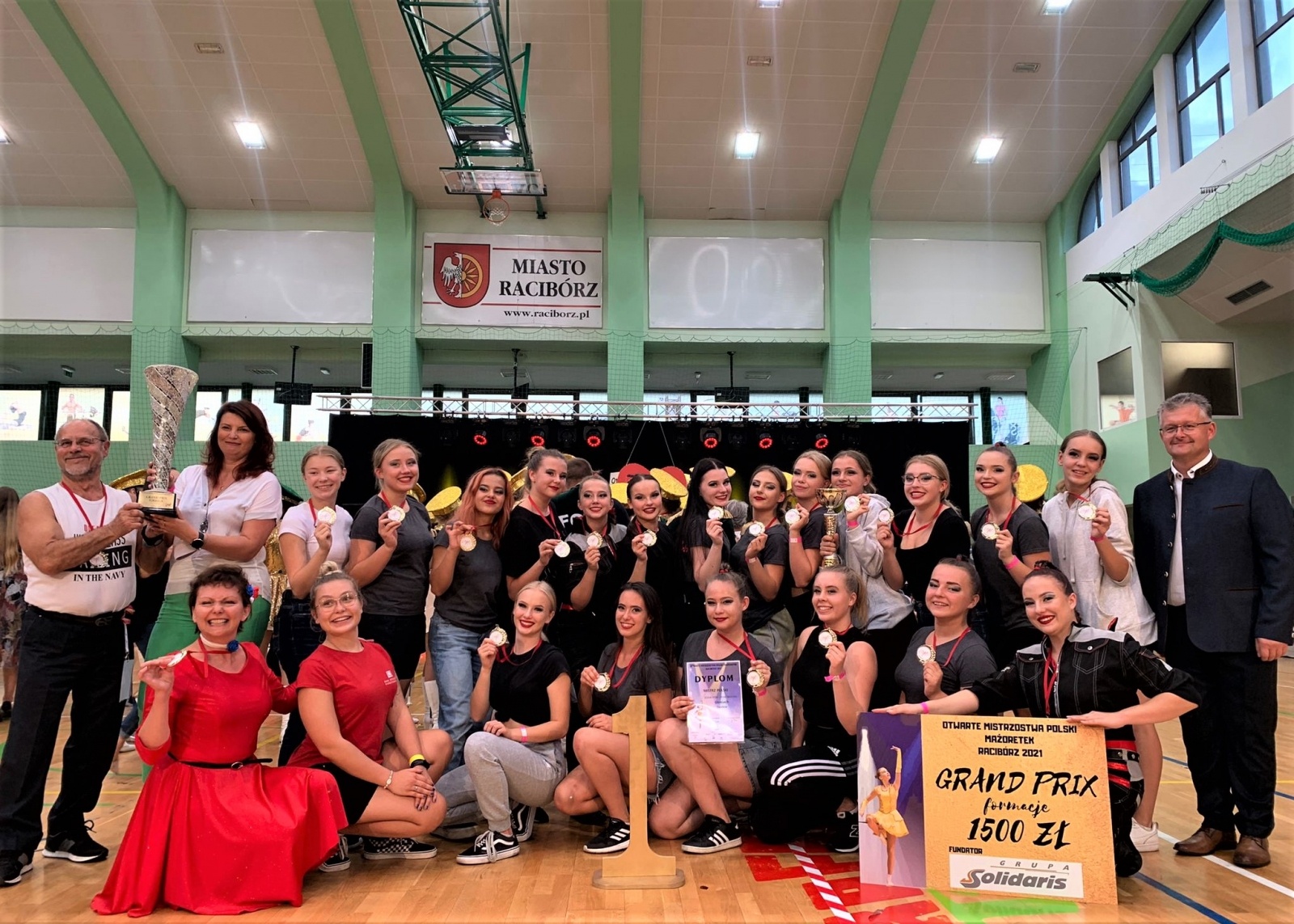 Zdjęcie w galerii na portalu naszraciborz.pl: Uśmiech ma przyszłość. Sukcesy tancerek z Tworkowa na Mistrzostwach Polski Mażoretek wiadomości z regionu
