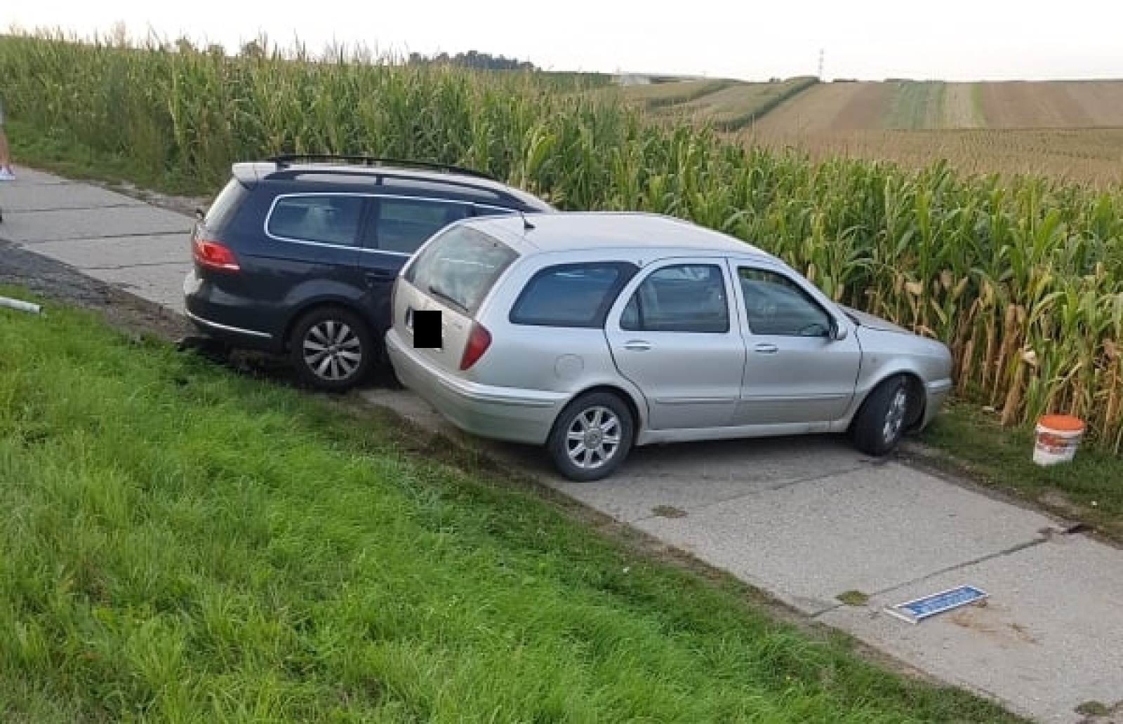 Zdjęcie w galerii na portalu naszraciborz.pl: Raport 998. Passat i lancia zderzyły się w Rudniku [FOTO] wiadomości z regionu