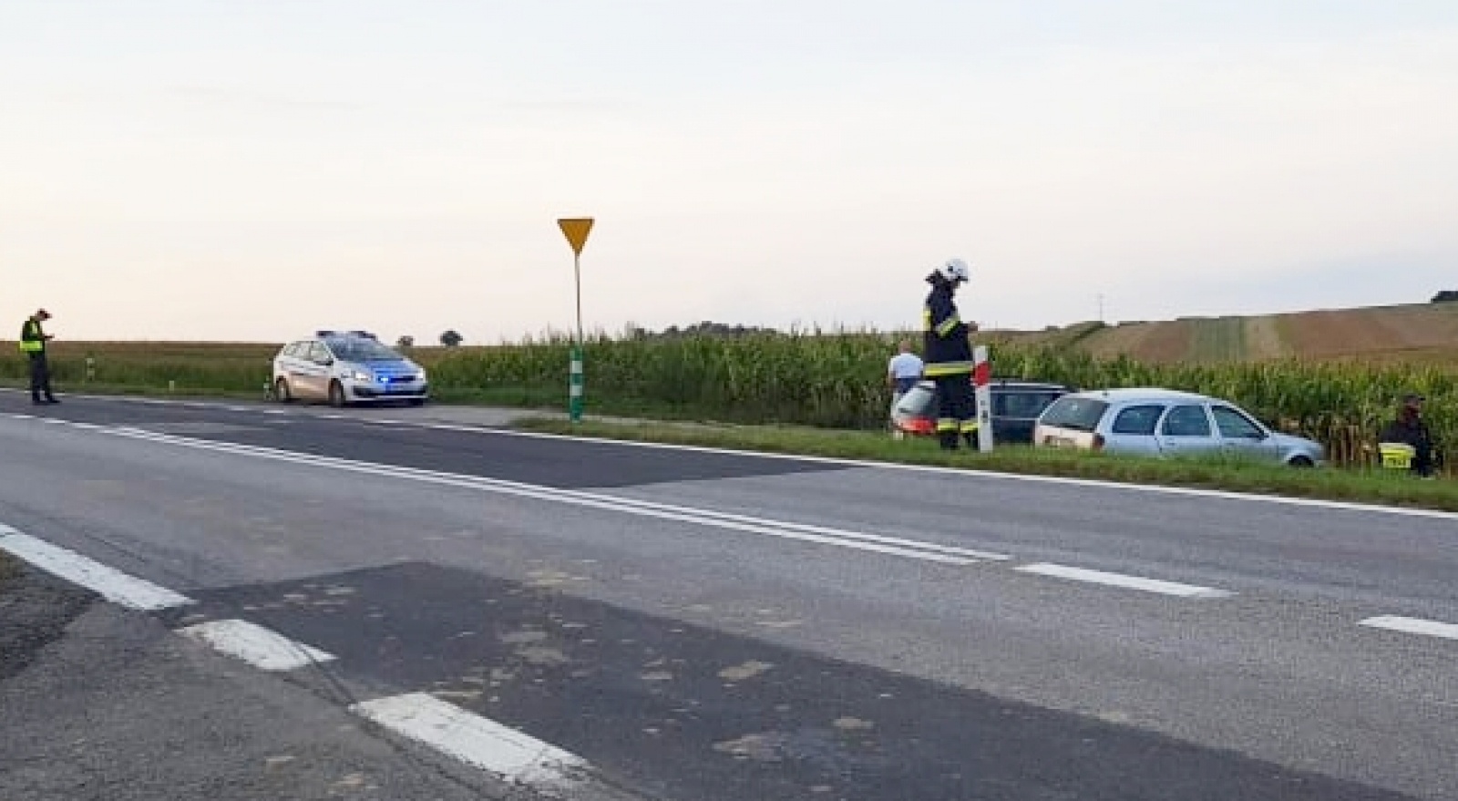 Zdjęcie w galerii na portalu naszraciborz.pl: Raport 998. Passat i lancia zderzyły się w Rudniku [FOTO] wiadomości z regionu