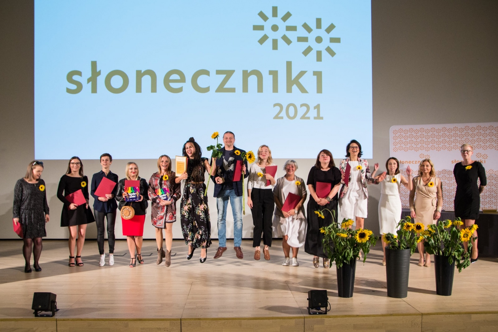 Zdjęcie w galerii na portalu naszraciborz.pl: Słoneczniki 2021 rozdane. Pięć nominacji dla Raciborskiego Centrum Kultury wiadomości z regionu