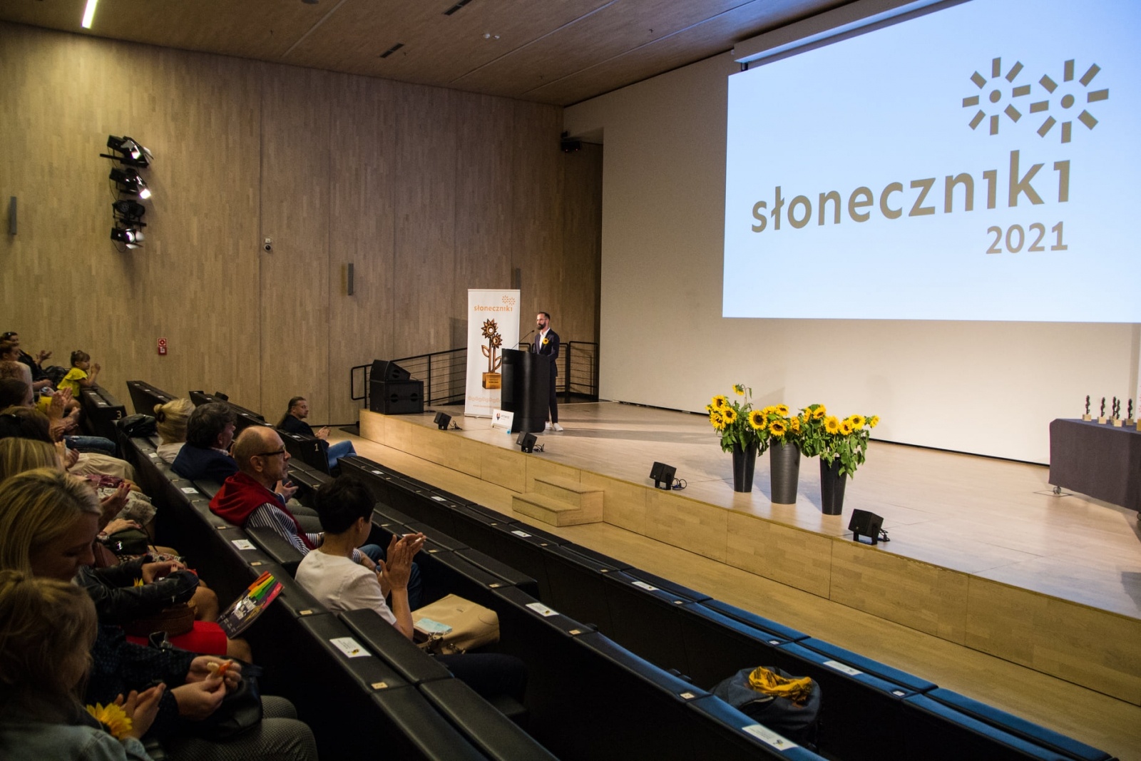 Zdjęcie w galerii na portalu naszraciborz.pl: Słoneczniki 2021 rozdane. Pięć nominacji dla Raciborskiego Centrum Kultury wiadomości z regionu