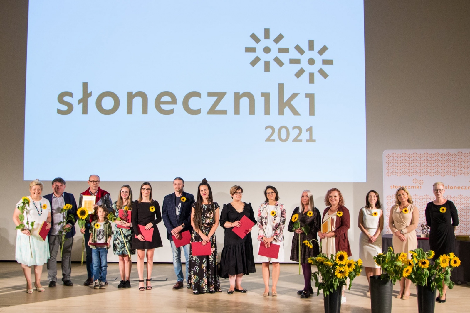 Zdjęcie w galerii na portalu naszraciborz.pl: Słoneczniki 2021 rozdane. Pięć nominacji dla Raciborskiego Centrum Kultury wiadomości z regionu