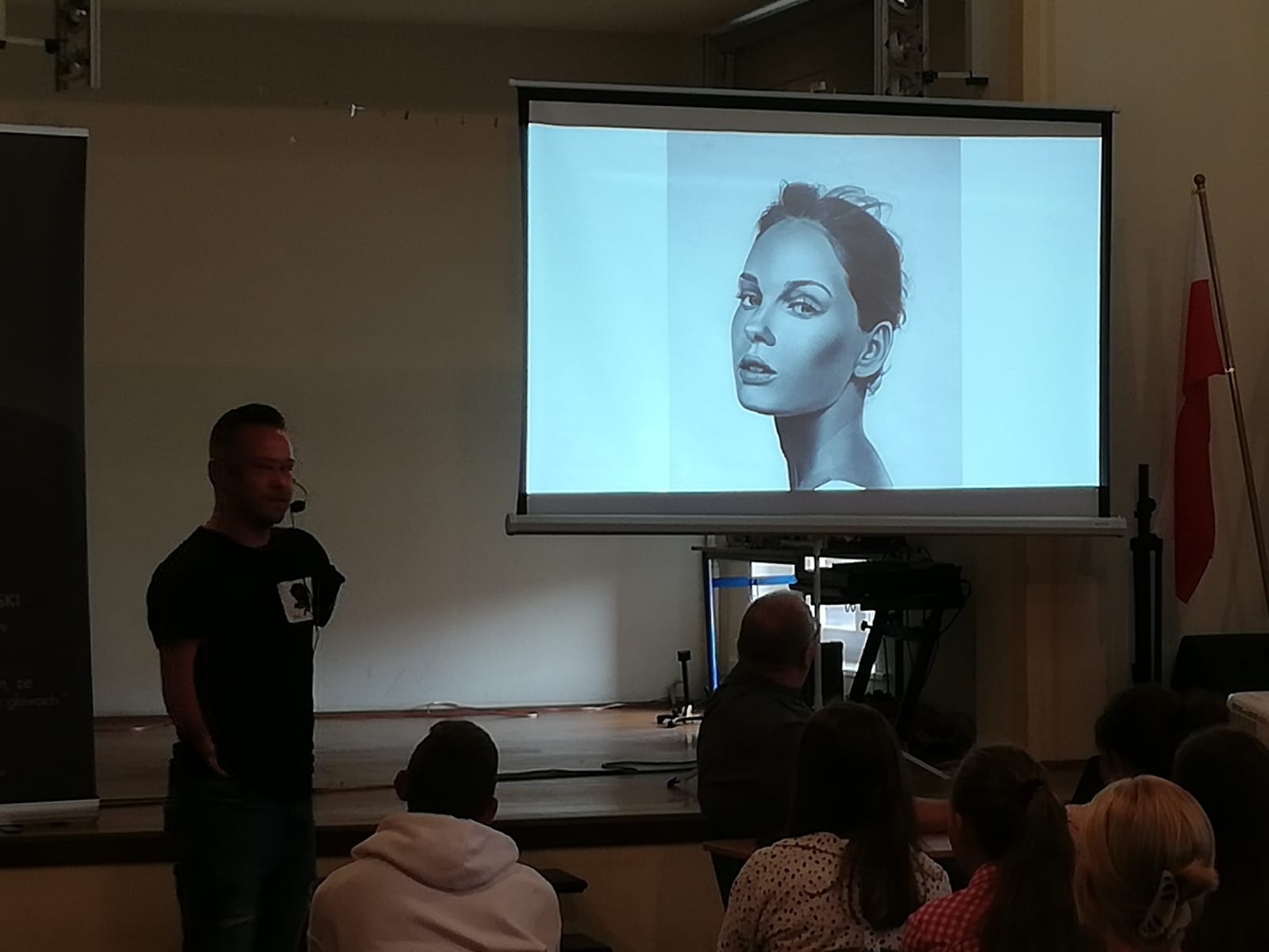 Zdjęcie w galerii na portalu naszraciborz.pl: Human First Tour w Diecezjalnym LO w Raciborzu wiadomości z regionu