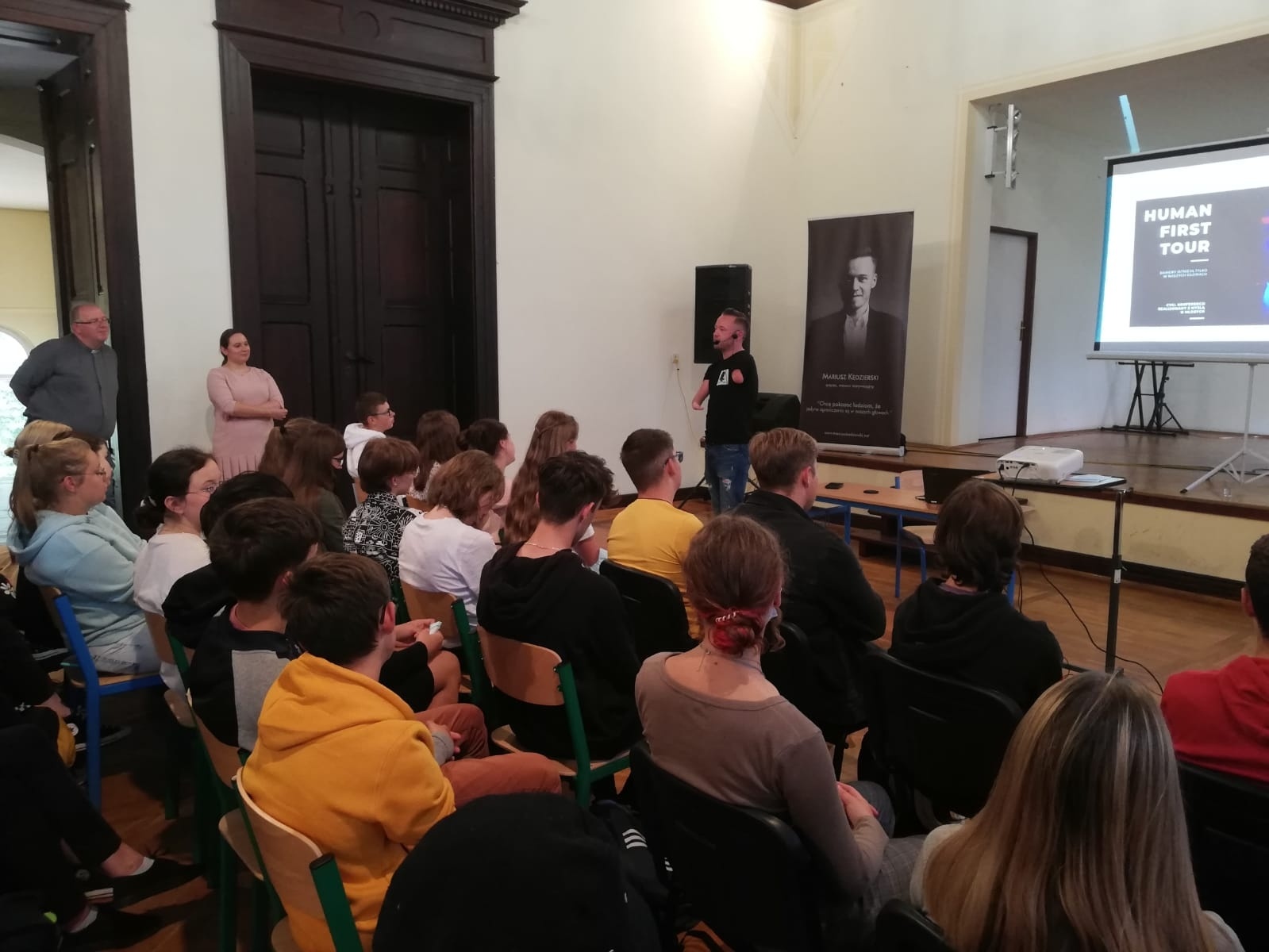 Zdjęcie w galerii na portalu naszraciborz.pl: Human First Tour w Diecezjalnym LO w Raciborzu wiadomości z regionu