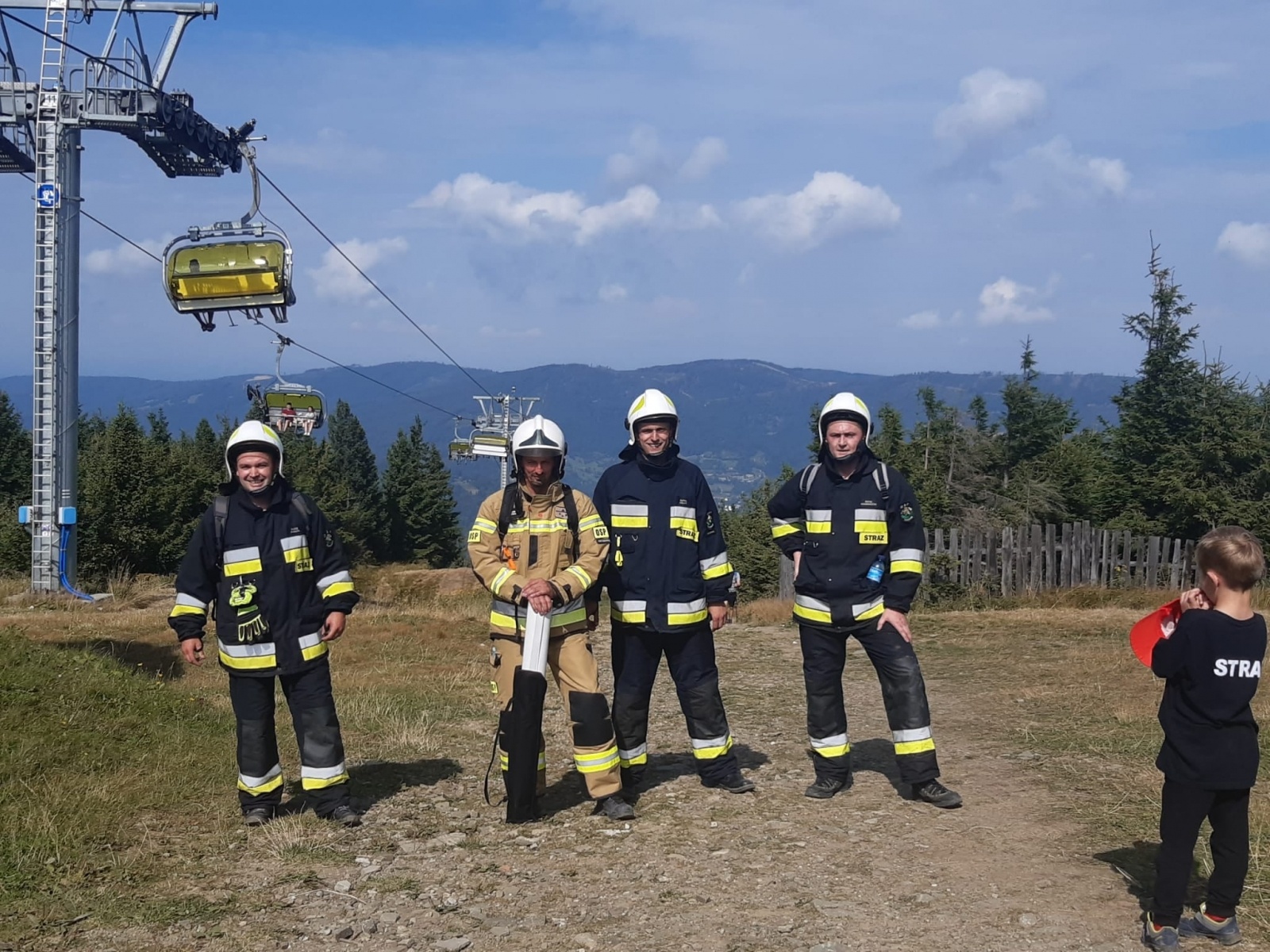 Zdjęcie w galerii na portalu naszraciborz.pl: Druhowie z Gminy Krzyżanowice zdobyli Skrzyczne [FOTO] wiadomości z regionu