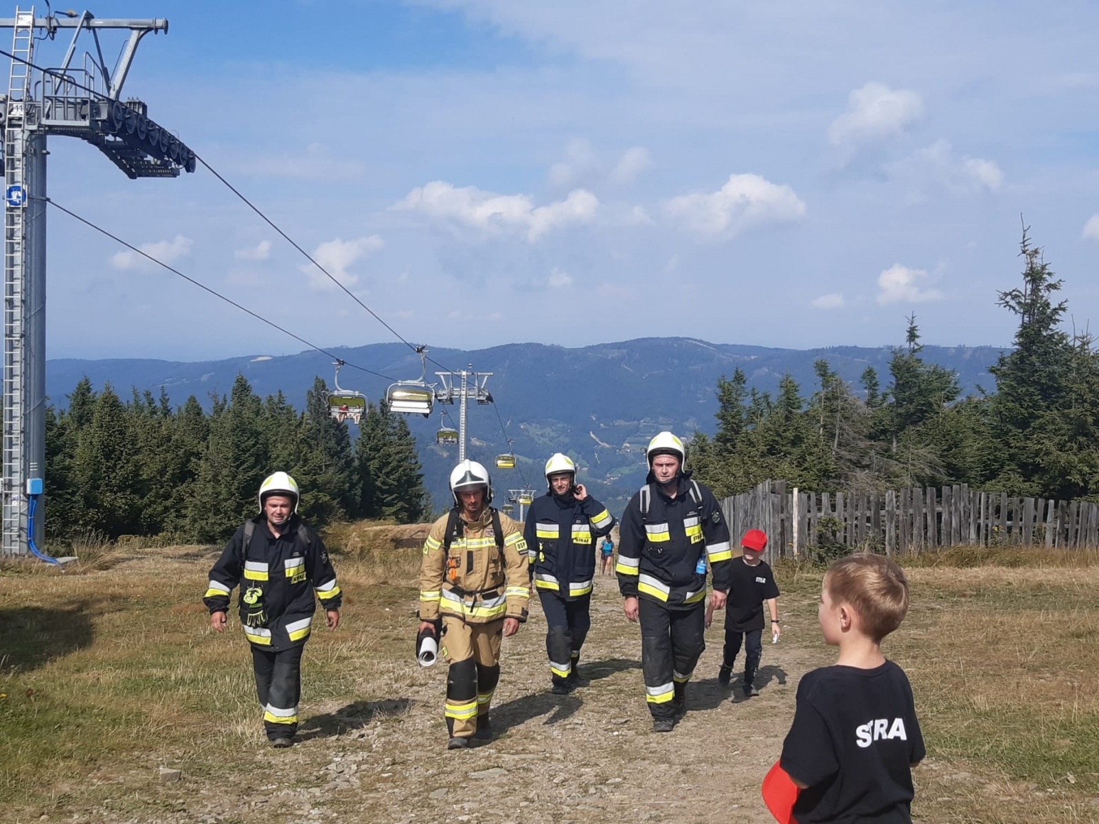 Zdjęcie w galerii na portalu naszraciborz.pl: Druhowie z Gminy Krzyżanowice zdobyli Skrzyczne [FOTO] wiadomości z regionu