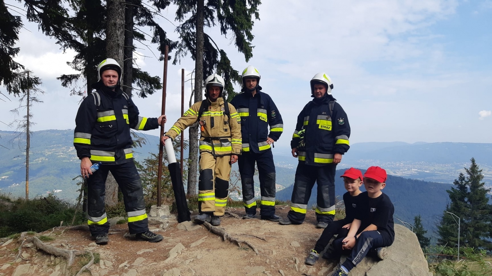 Zdjęcie w galerii na portalu naszraciborz.pl: Druhowie z Gminy Krzyżanowice zdobyli Skrzyczne [FOTO] wiadomości z regionu