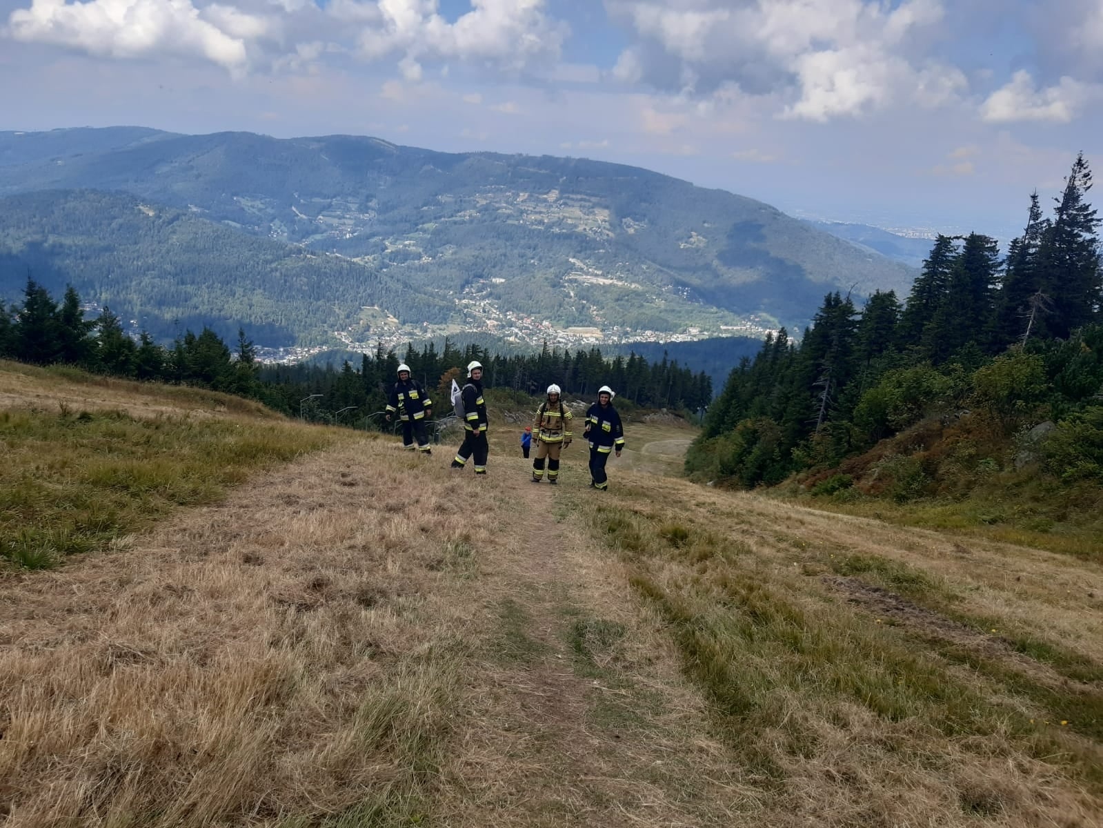 Zdjęcie w galerii na portalu naszraciborz.pl: Druhowie z Gminy Krzyżanowice zdobyli Skrzyczne [FOTO] wiadomości z regionu
