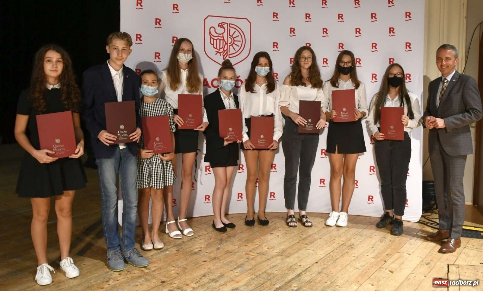 Zdjęcie w galerii na portalu naszraciborz.pl: Prymusi raciborskich szkół z dyplomami i nagrodami od prezydenta [FOTO i WIDEO] wiadomości z regionu