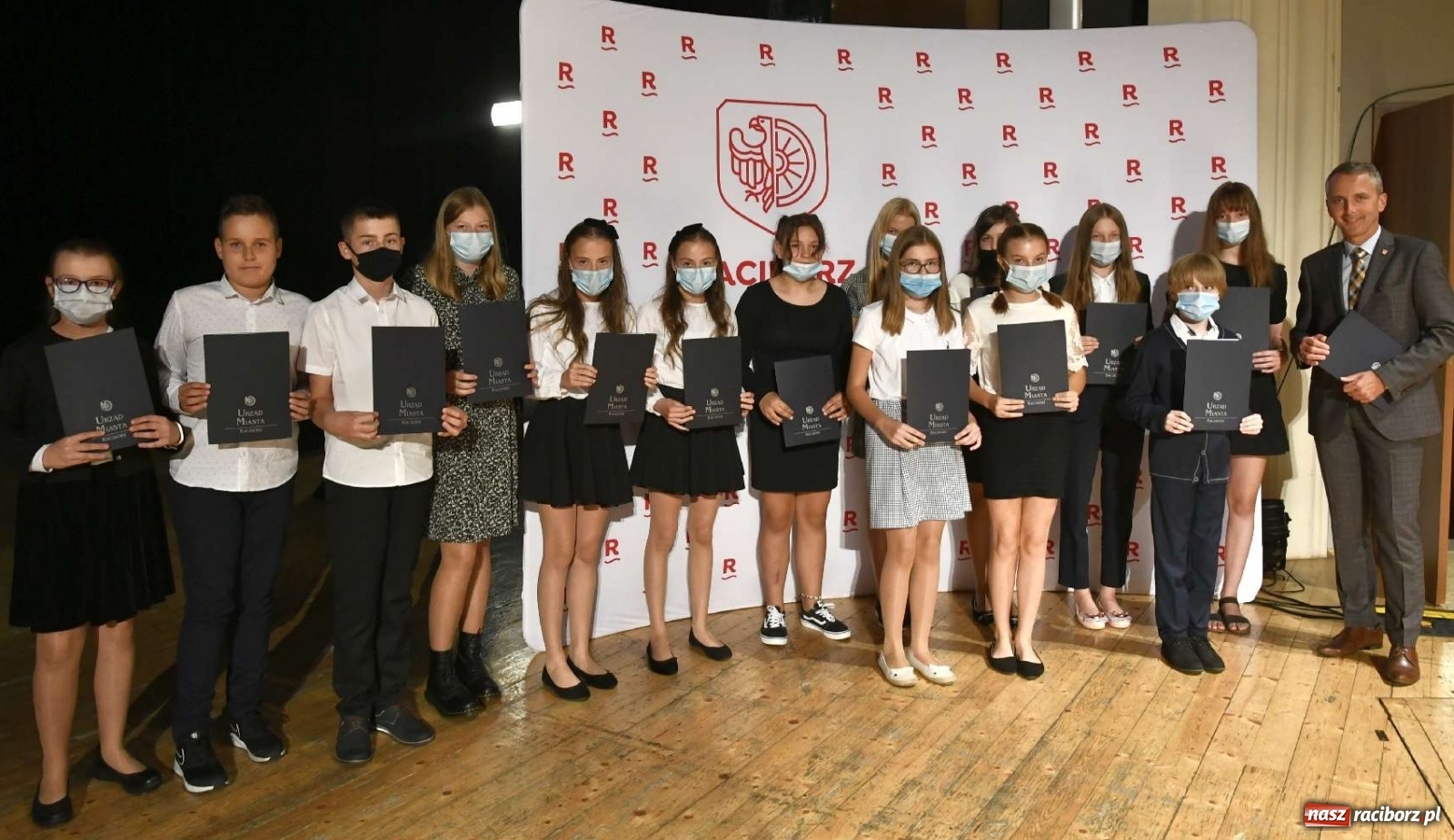 Zdjęcie w galerii na portalu naszraciborz.pl: Prymusi raciborskich szkół z dyplomami i nagrodami od prezydenta [FOTO i WIDEO] wiadomości z regionu