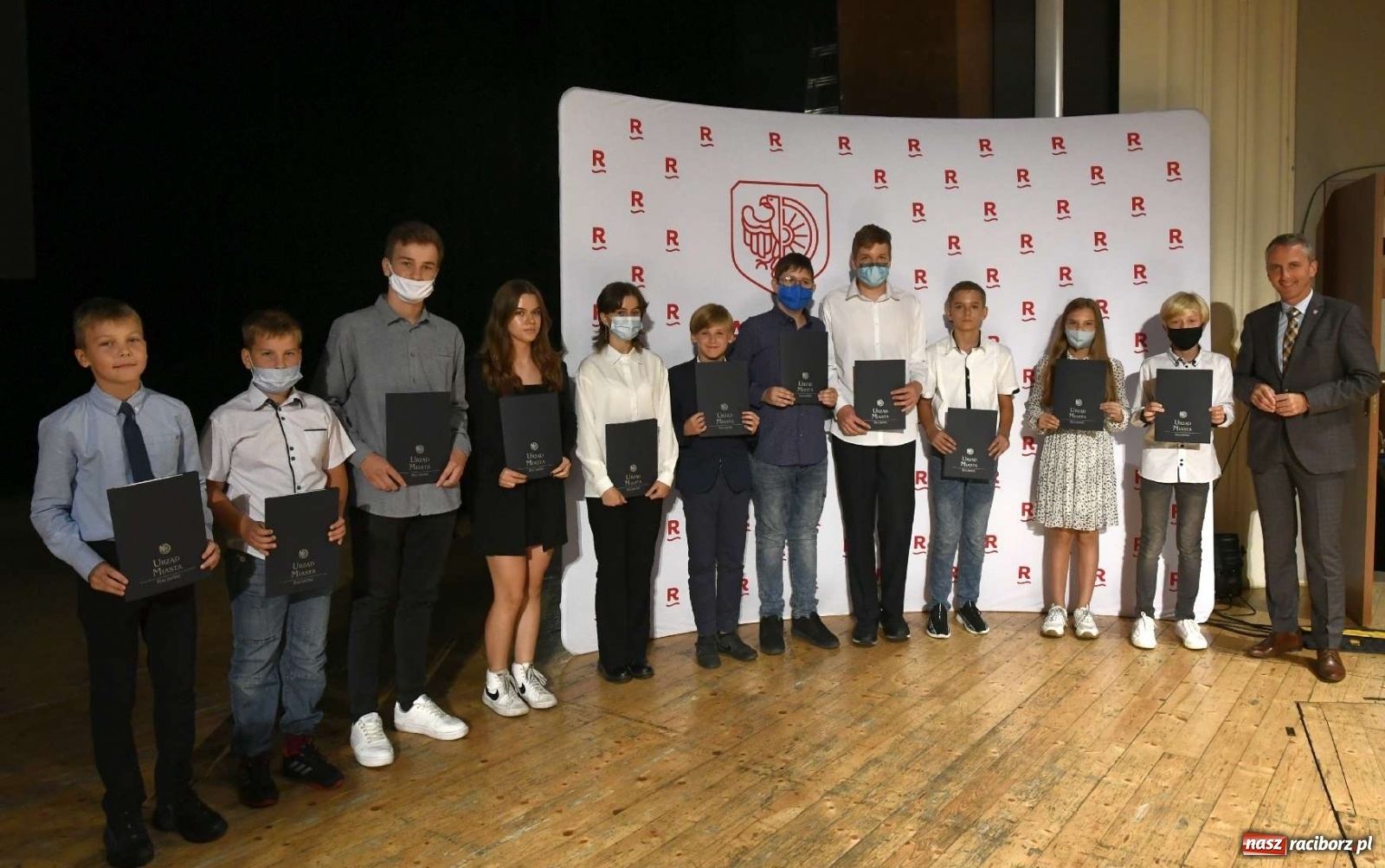 Zdjęcie w galerii na portalu naszraciborz.pl: Prymusi raciborskich szkół z dyplomami i nagrodami od prezydenta [FOTO i WIDEO] wiadomości z regionu