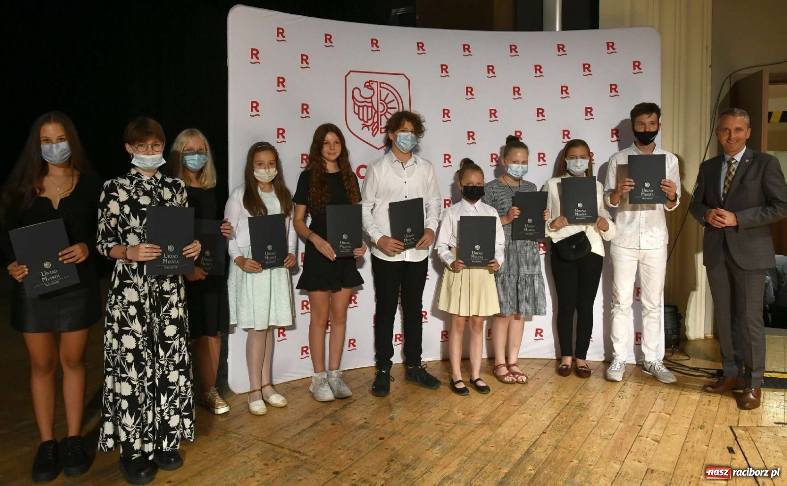 Zdjęcie w galerii na portalu naszraciborz.pl: Prymusi raciborskich szkół z dyplomami i nagrodami od prezydenta [FOTO i WIDEO] wiadomości z regionu
