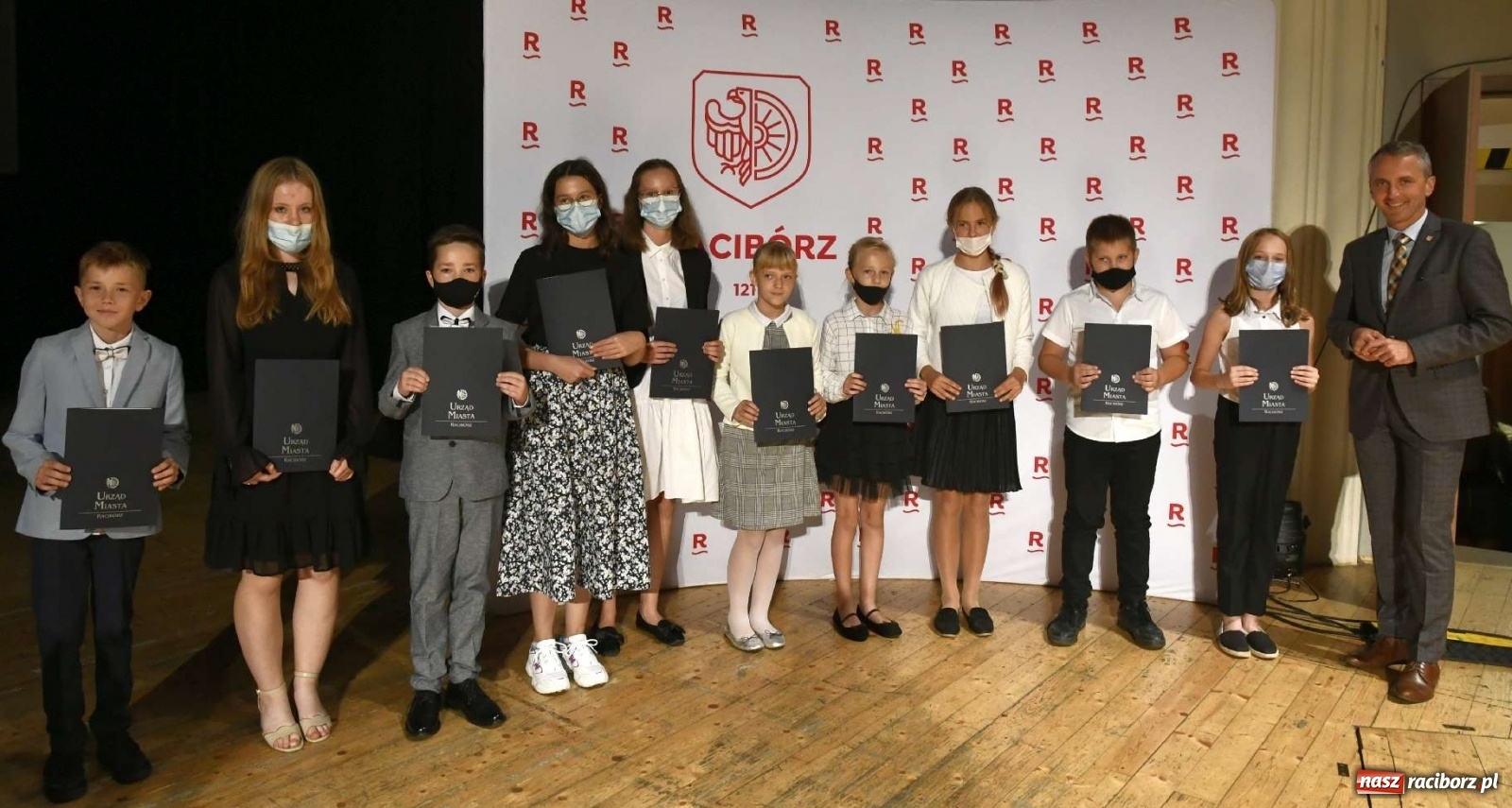 Zdjęcie w galerii na portalu naszraciborz.pl: Prymusi raciborskich szkół z dyplomami i nagrodami od prezydenta [FOTO i WIDEO] wiadomości z regionu