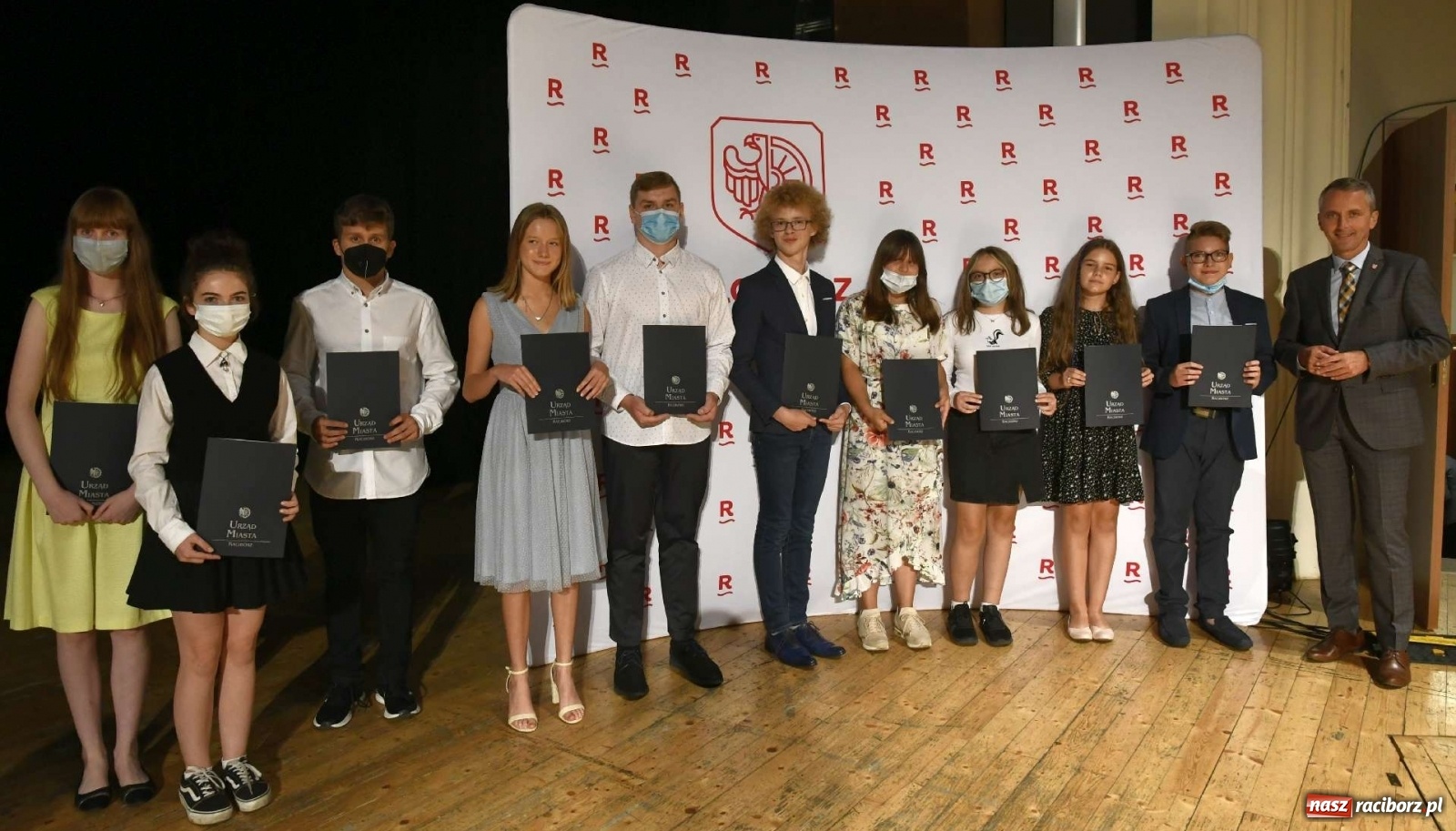 Zdjęcie w galerii na portalu naszraciborz.pl: Prymusi raciborskich szkół z dyplomami i nagrodami od prezydenta [FOTO i WIDEO] wiadomości z regionu