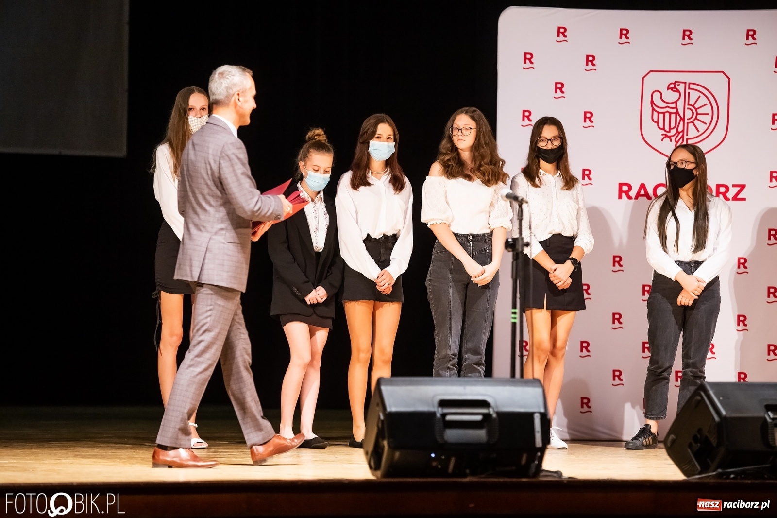 Zdjęcie w galerii na portalu naszraciborz.pl: Prymusi raciborskich szkół z dyplomami i nagrodami od prezydenta [FOTO i WIDEO] wiadomości z regionu