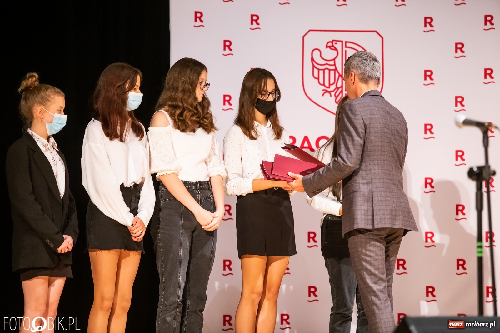 Zdjęcie w galerii na portalu naszraciborz.pl: Prymusi raciborskich szkół z dyplomami i nagrodami od prezydenta [FOTO i WIDEO] wiadomości z regionu