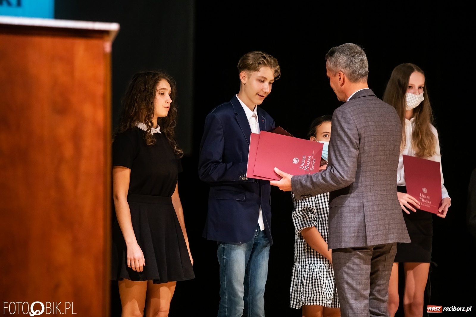 Zdjęcie w galerii na portalu naszraciborz.pl: Prymusi raciborskich szkół z dyplomami i nagrodami od prezydenta [FOTO i WIDEO] wiadomości z regionu