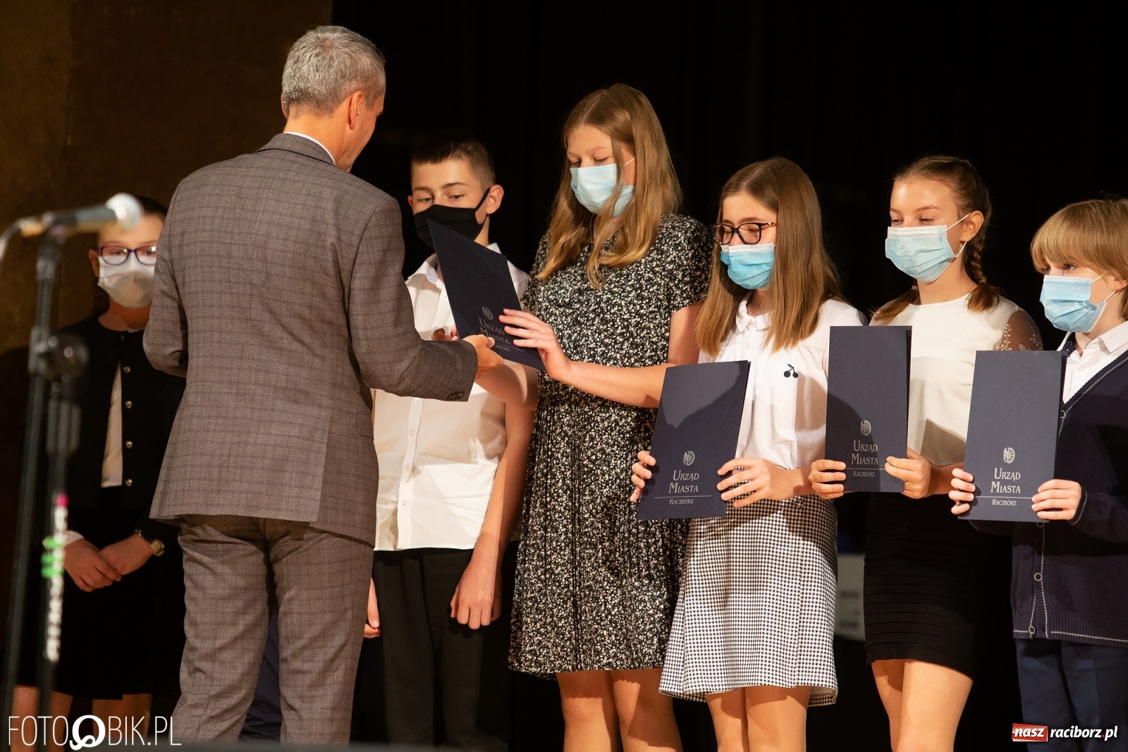 Zdjęcie w galerii na portalu naszraciborz.pl: Prymusi raciborskich szkół z dyplomami i nagrodami od prezydenta [FOTO i WIDEO] wiadomości z regionu