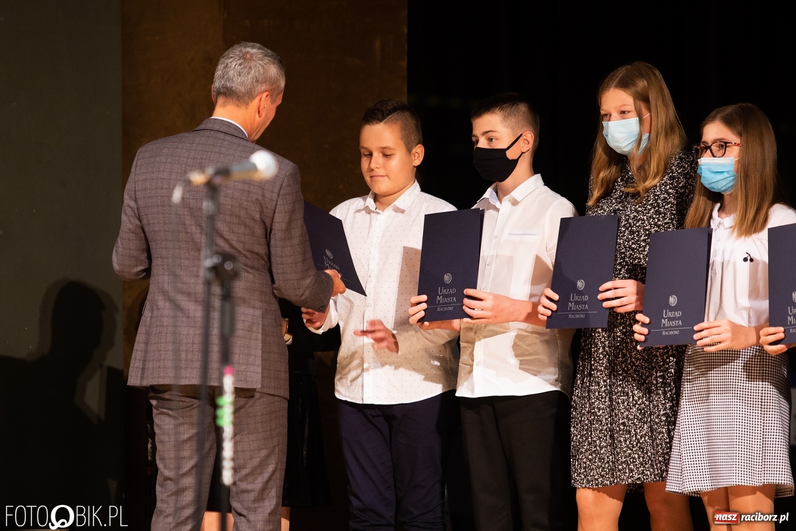 Zdjęcie w galerii na portalu naszraciborz.pl: Prymusi raciborskich szkół z dyplomami i nagrodami od prezydenta [FOTO i WIDEO] wiadomości z regionu