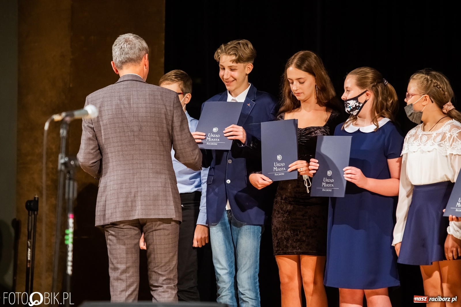 Zdjęcie w galerii na portalu naszraciborz.pl: Prymusi raciborskich szkół z dyplomami i nagrodami od prezydenta [FOTO i WIDEO] wiadomości z regionu