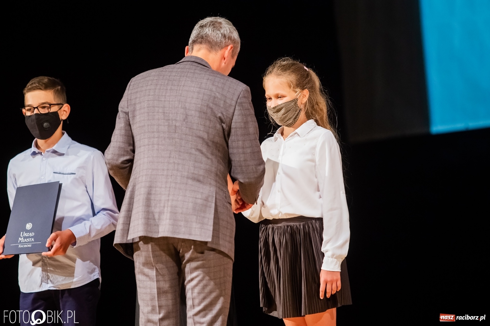 Zdjęcie w galerii na portalu naszraciborz.pl: Prymusi raciborskich szkół z dyplomami i nagrodami od prezydenta [FOTO i WIDEO] wiadomości z regionu