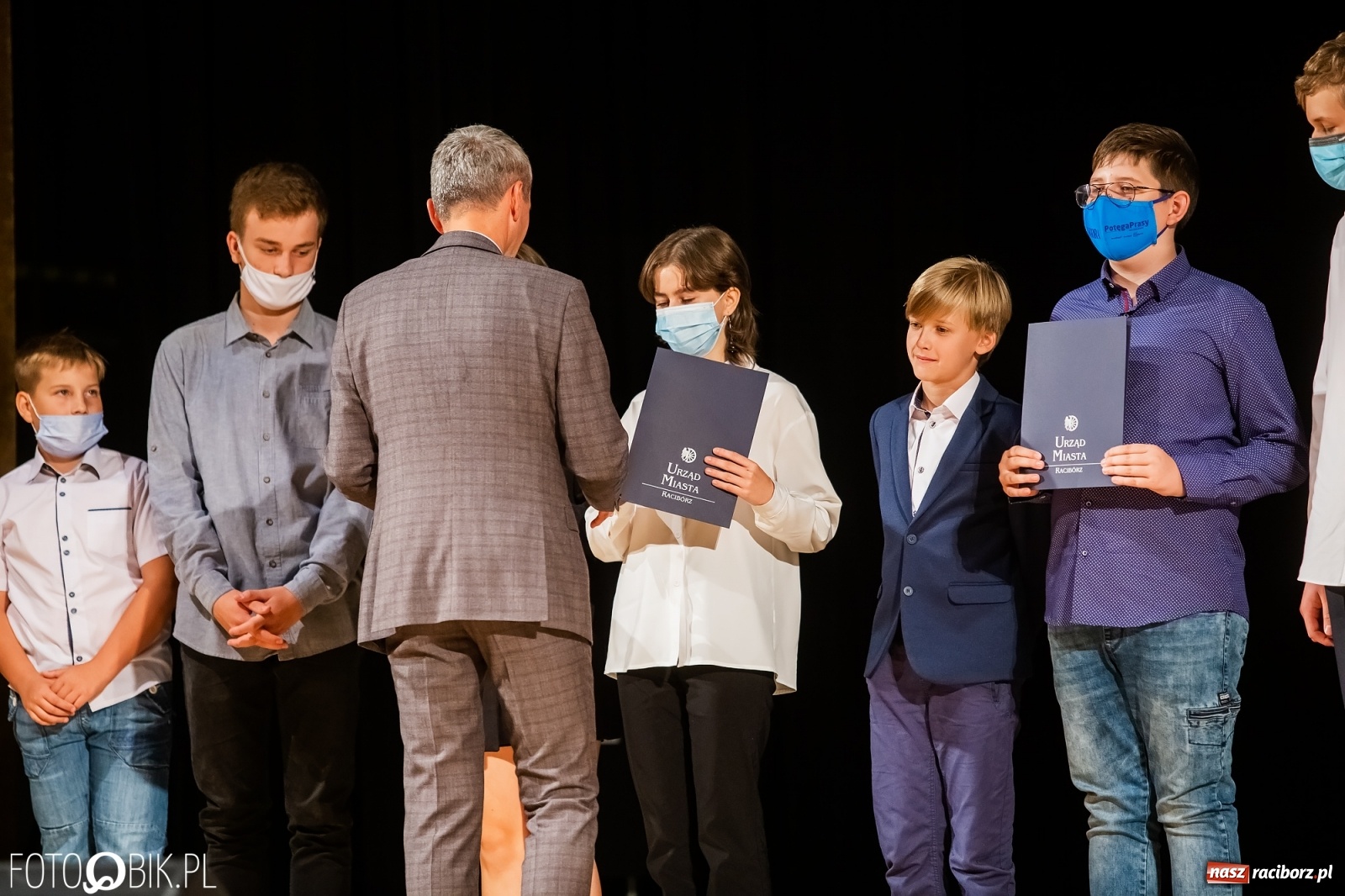 Zdjęcie w galerii na portalu naszraciborz.pl: Prymusi raciborskich szkół z dyplomami i nagrodami od prezydenta [FOTO i WIDEO] wiadomości z regionu