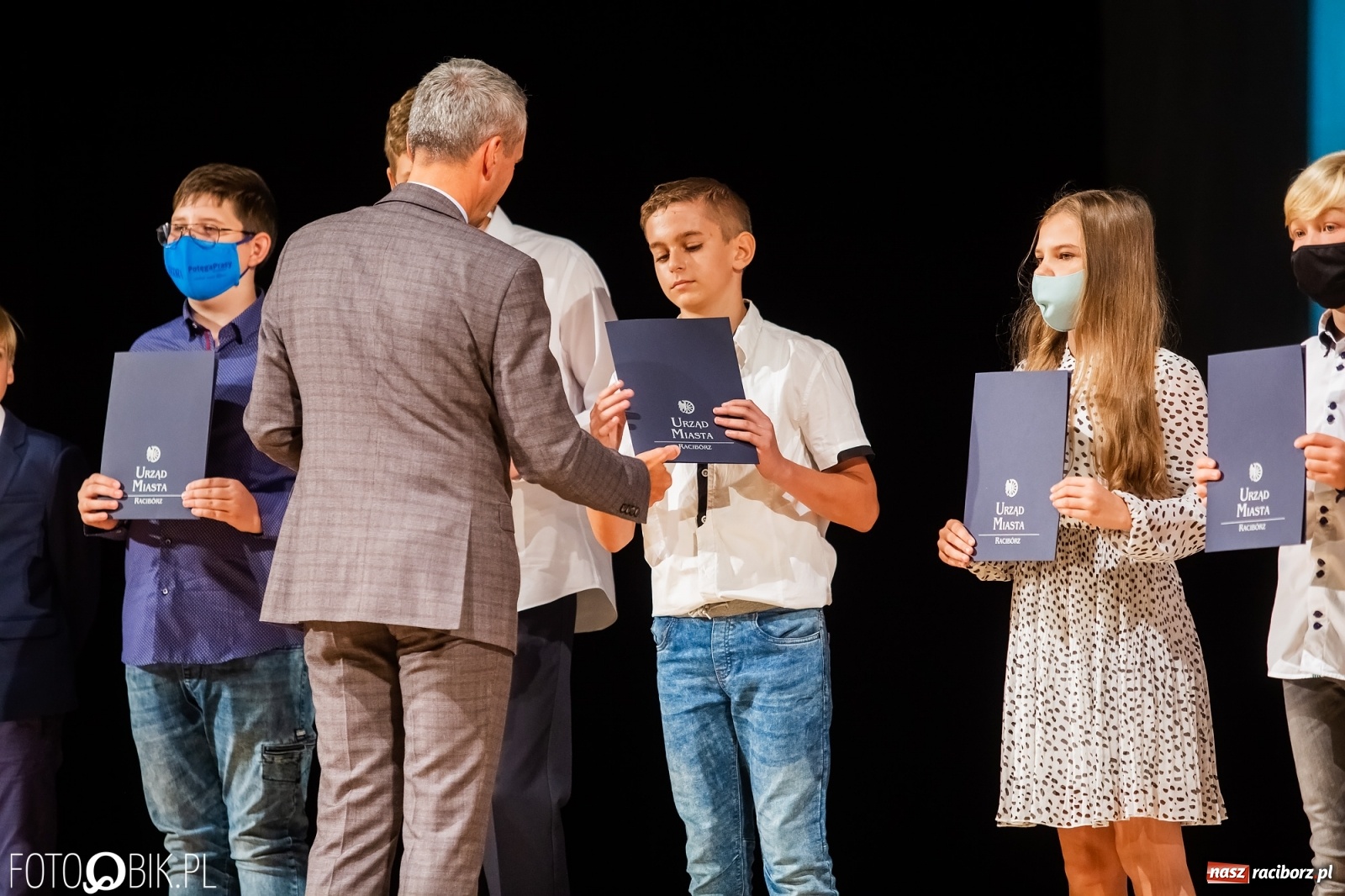Zdjęcie w galerii na portalu naszraciborz.pl: Prymusi raciborskich szkół z dyplomami i nagrodami od prezydenta [FOTO i WIDEO] wiadomości z regionu