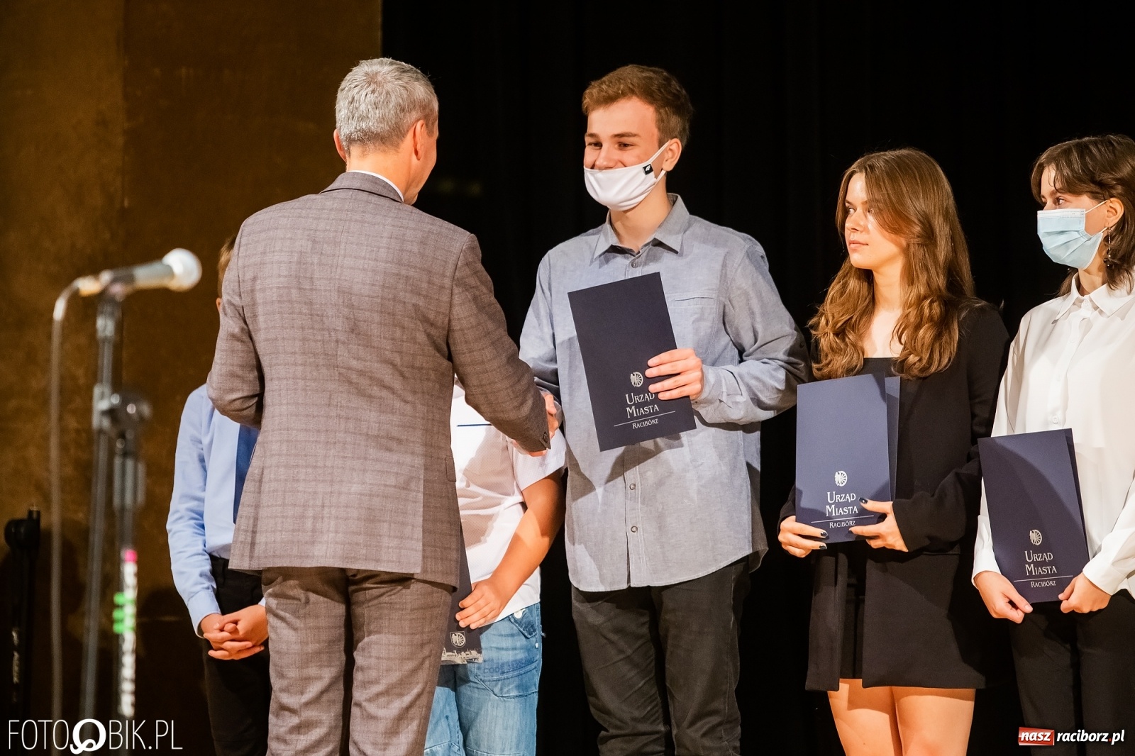 Zdjęcie w galerii na portalu naszraciborz.pl: Prymusi raciborskich szkół z dyplomami i nagrodami od prezydenta [FOTO i WIDEO] wiadomości z regionu